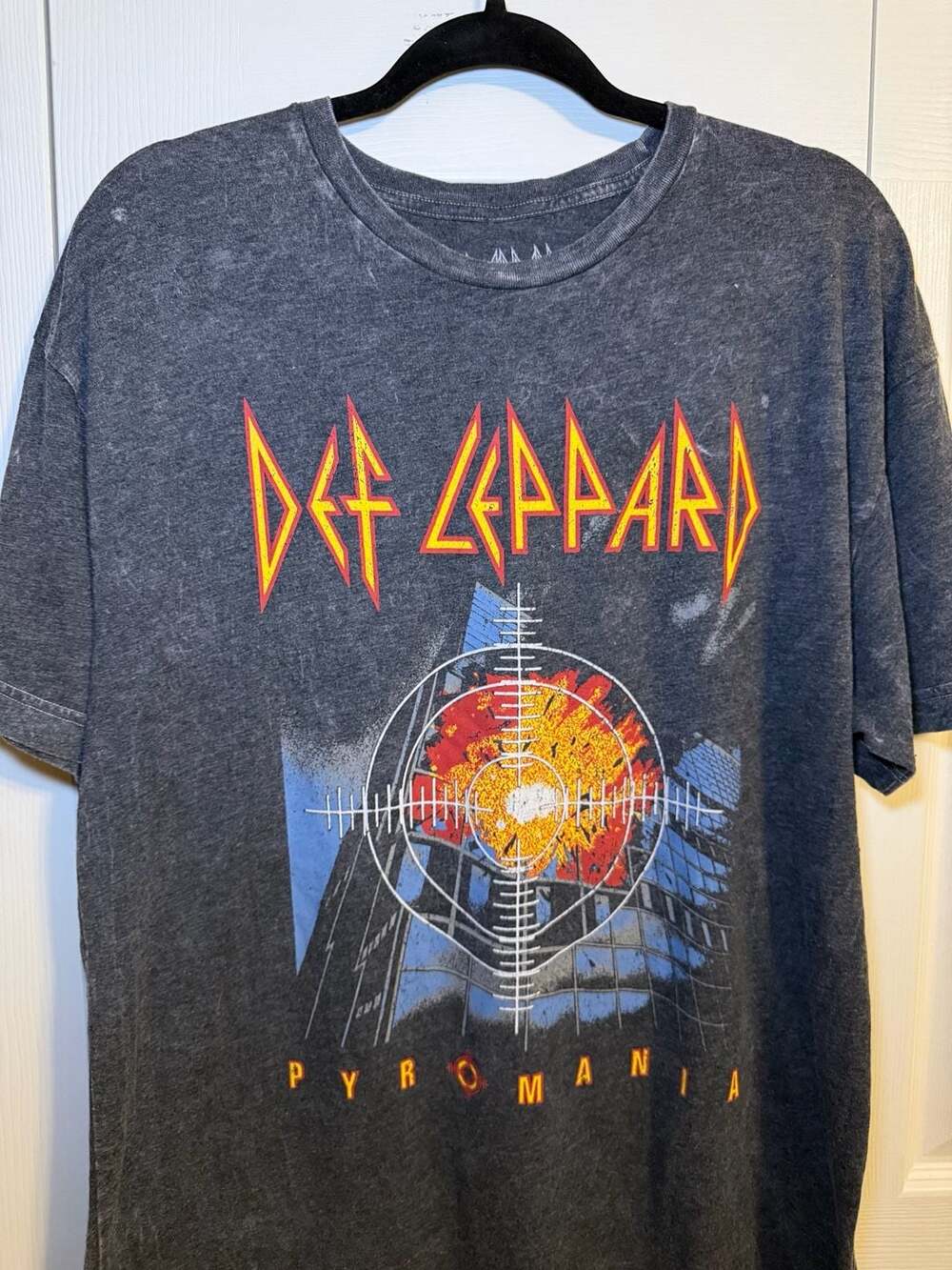 Def Leppard Pyromania Tour Band T-Shirt Size XL Vintage Wash